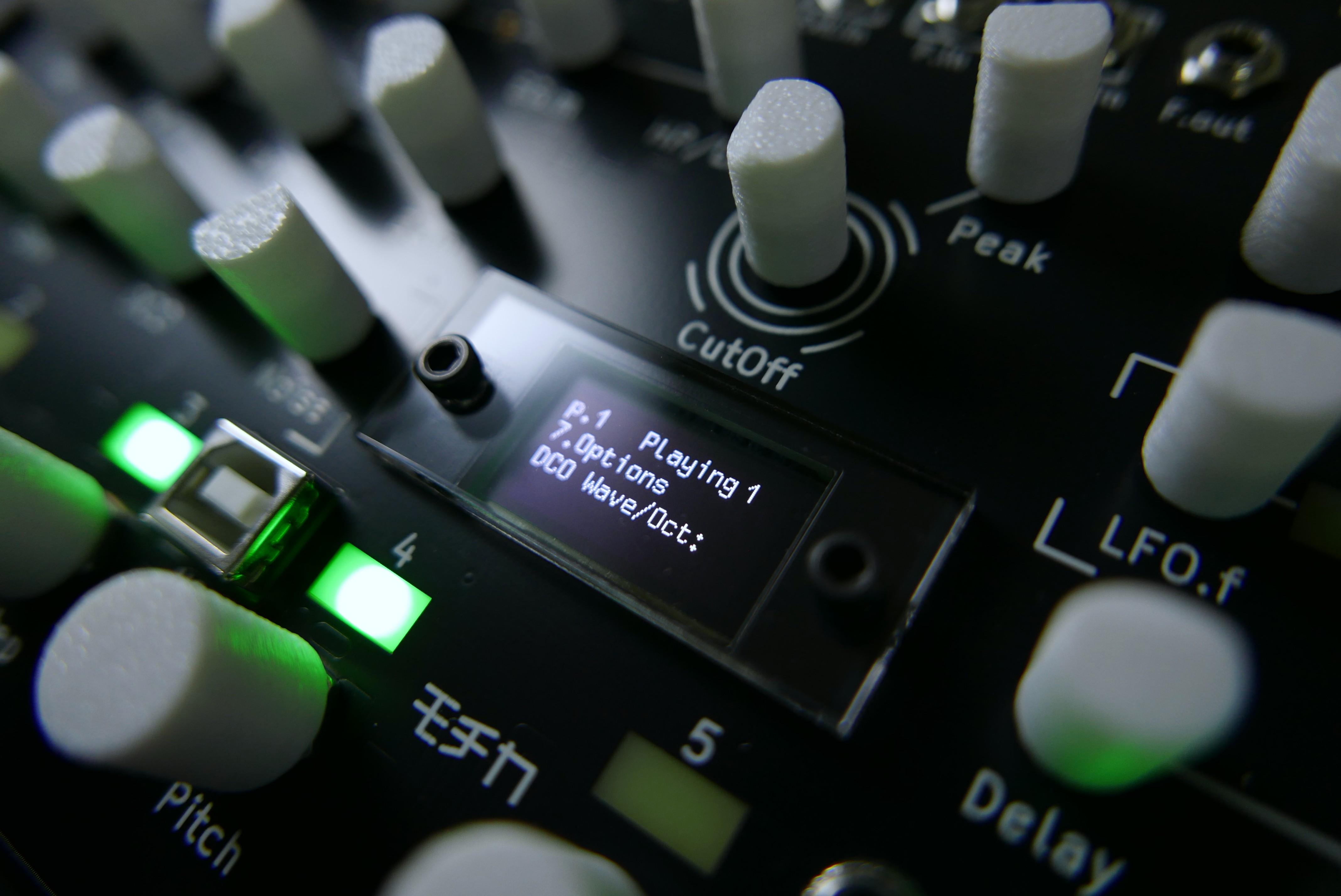 atomosynth mochika x5 synthesizer picture